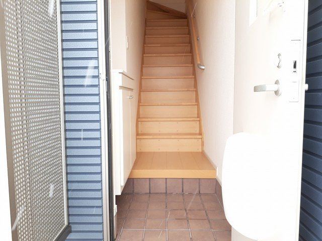 メゾン北冠の玄関|明るい玄関です