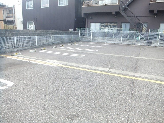 トーク鷹の羽　Ⅴの駐車場|カースペースがあります
