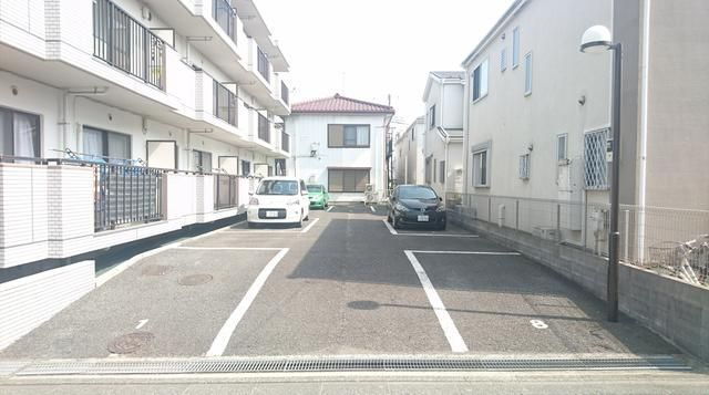 エーデルハイムの駐車場