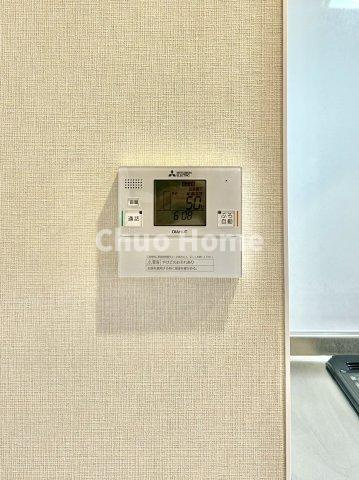 グリーンパーク第6綾瀬の発電・温水設備|【給湯リモコン】外での一日を忘れさせてくれるオートバス機能でお好みの湯量・温度に調整された浴槽。
