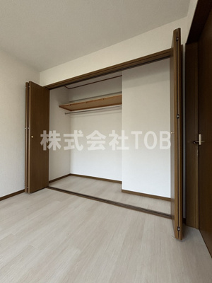 【洋室】 | エクセルハイツ-柴崎２丁目- | 玄関側洋室6帖　クローゼット
