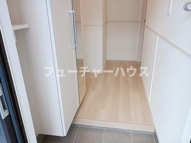 フランメゾンＡの玄関|明るい玄関です