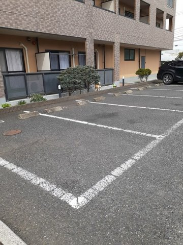 プリムベールの駐車場
