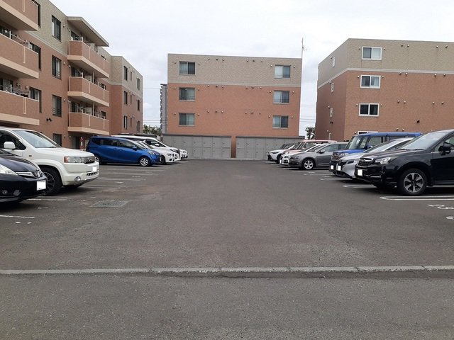 ソレイユ西町Ａの駐車場