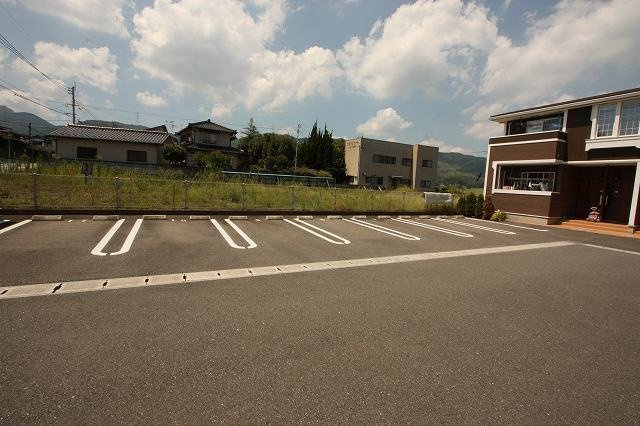ソレイユ伊川Ⅱの駐車場