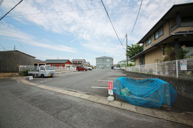 ソレイユ冨貴Bの駐車場