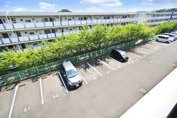 ビレッジハウス公郷2号棟の駐車場|駐車場に車を止められます
