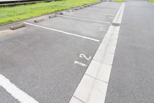 ビレッジハウス山崎3号棟の駐車場|駐車場完備です