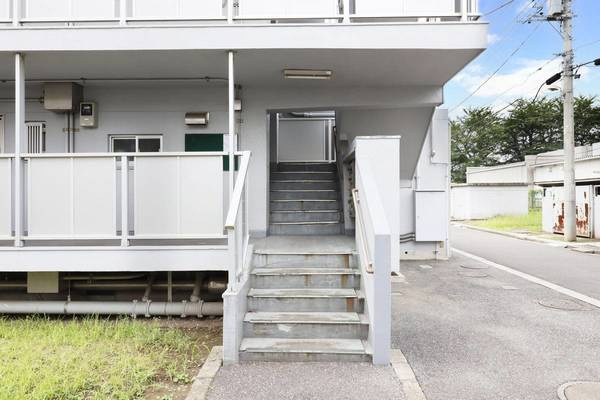 ビレッジハウス山崎3号棟のエントランス|落ち着いたエントランスです
