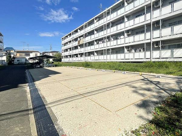 ビレッジハウス郷地3号棟の駐車場|駐車場に車を止められます