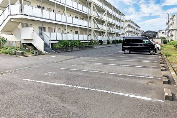 ビレッジハウス下九沢1号棟の駐車場|駐車場完備です