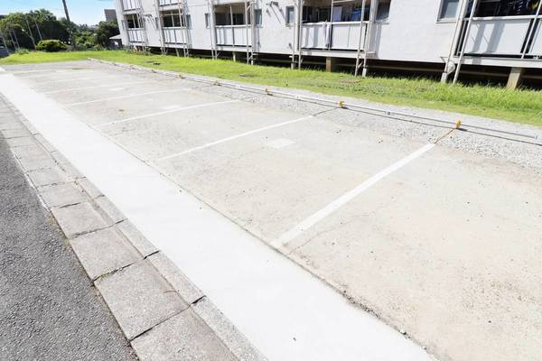 ビレッジハウス愛生4号棟の駐車場|駐車場です