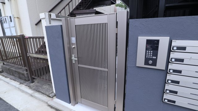 ベイルーム横須賀中央のエントランス|落ち着いたエントランスです