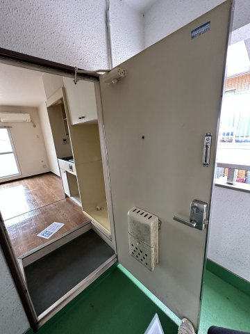 スカイコート向ヶ丘第2の玄関|ゆったりとした玄関です