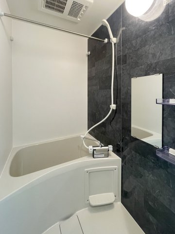 Grandir三郷の浴室|102号室の写真です。
