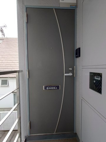 アムハイツ上北沢の玄関|明るい玄関です