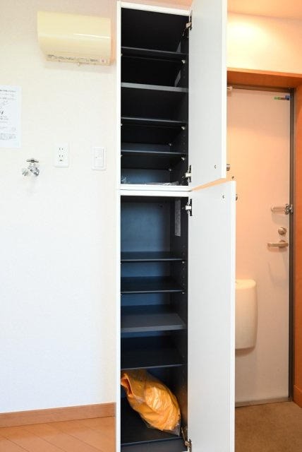 マイプラン旭丘Ａ棟の収納|靴入