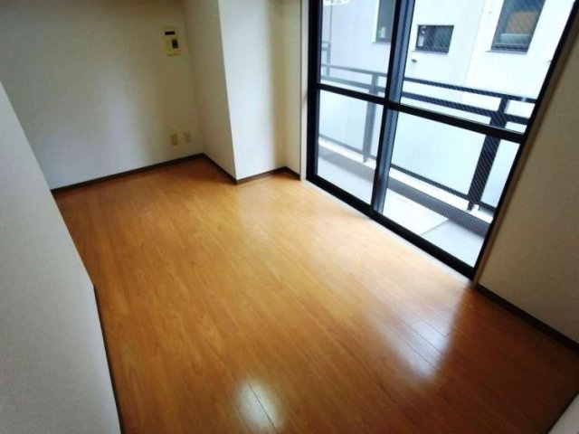 ドルフ板橋の洋室|明るい洋室です