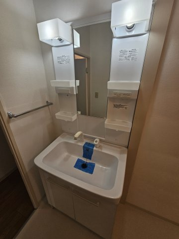 コーポレート美原の洗面所|退去前につき、別部屋のお写真です。
