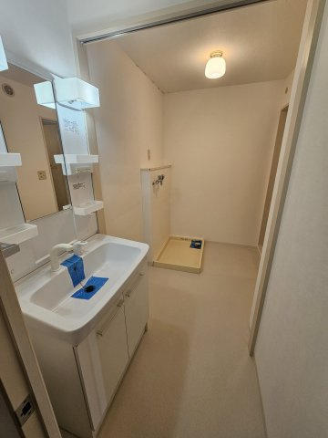 コーポレート美原の洗面所|別部屋のお写真です
