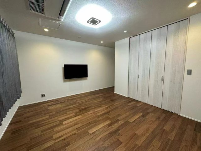 蕨ビルの寝室|テレビは撤去済みです。
