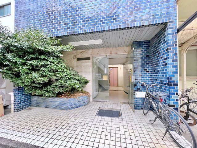 宇佐見マンションのエントランス|ゆとりのあるエントランスです