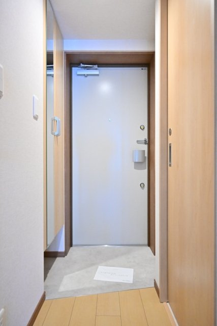 ＣＥＮＴＲＡＬ　ＧＡＲＤＥＮ　ＲＥＳＩＤＥＮＣＥ　ＴＯＫＹＯの玄関|収納もある玄関です