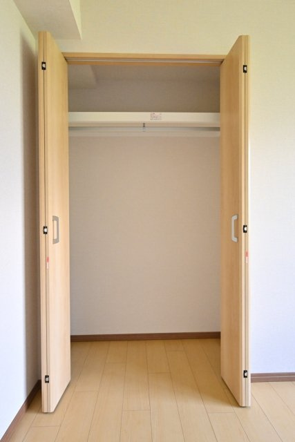 ＣＥＮＴＲＡＬ　ＧＡＲＤＥＮ　ＲＥＳＩＤＥＮＣＥ　ＴＯＫＹＯの収納|（洋室1）