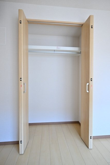 ＣＥＮＴＲＡＬ　ＧＡＲＤＥＮ　ＲＥＳＩＤＥＮＣＥ　ＴＯＫＹＯの収納|（洋室2）