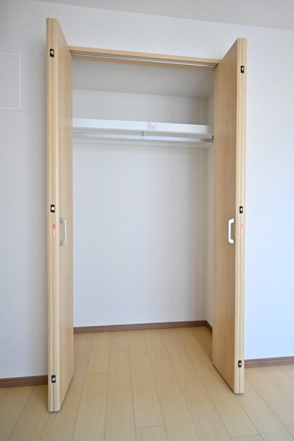 ＣＥＮＴＲＡＬ　ＧＡＲＤＥＮ　ＲＥＳＩＤＥＮＣＥ　ＴＯＫＹＯの収納|(洋室2)