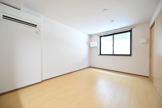 ＣＥＮＴＲＡＬ　ＧＡＲＤＥＮ　ＲＥＳＩＤＥＮＣＥ　ＴＯＫＹＯの居間・リビング|こちらの居間で趣味の時間をお楽しみください