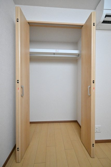 ＣＥＮＴＲＡＬ　ＧＡＲＤＥＮ　ＲＥＳＩＤＥＮＣＥ　ＴＯＫＹＯの収納|（洋室1）