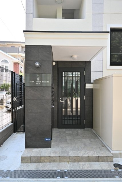 ＣＥＮＴＲＡＬ　ＧＡＲＤＥＮ　ＲＥＳＩＤＥＮＣＥ　ＴＯＫＹＯのエントランス|ゆとりのあるエントランスです