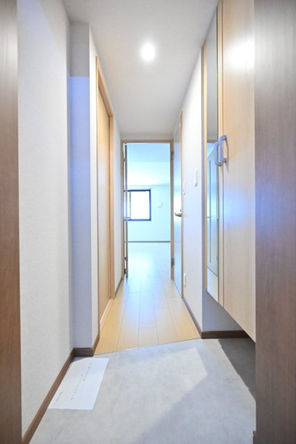 ＣＥＮＴＲＡＬ　ＧＡＲＤＥＮ　ＲＥＳＩＤＥＮＣＥ　ＴＯＫＹＯの玄関|収納もある玄関です