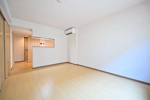 ＣＥＮＴＲＡＬ　ＧＡＲＤＥＮ　ＲＥＳＩＤＥＮＣＥ　ＴＯＫＹＯの居間・リビング|こちらのリビングで趣味の時間をお楽しみください