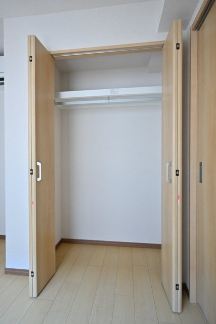ＣＥＮＴＲＡＬ　ＧＡＲＤＥＮ　ＲＥＳＩＤＥＮＣＥ　ＴＯＫＹＯの収納|（洋室2）