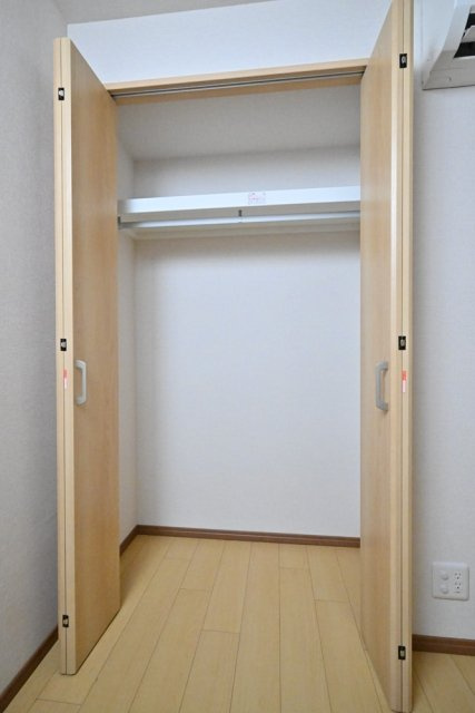 ＣＥＮＴＲＡＬ　ＧＡＲＤＥＮ　ＲＥＳＩＤＥＮＣＥ　ＴＯＫＹＯの収納|（洋室1）