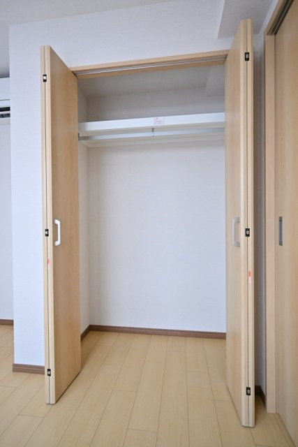 ＣＥＮＴＲＡＬ　ＧＡＲＤＥＮ　ＲＥＳＩＤＥＮＣＥ　ＴＯＫＹＯの収納|（洋室2）