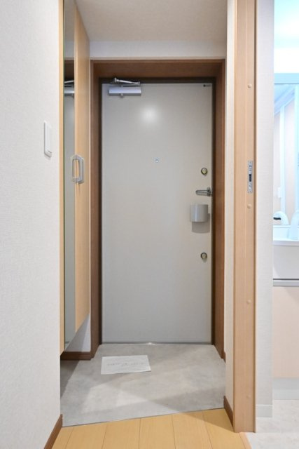 ＣＥＮＴＲＡＬ　ＧＡＲＤＥＮ　ＲＥＳＩＤＥＮＣＥ　ＴＯＫＹＯの玄関|落ち着いた玄関です