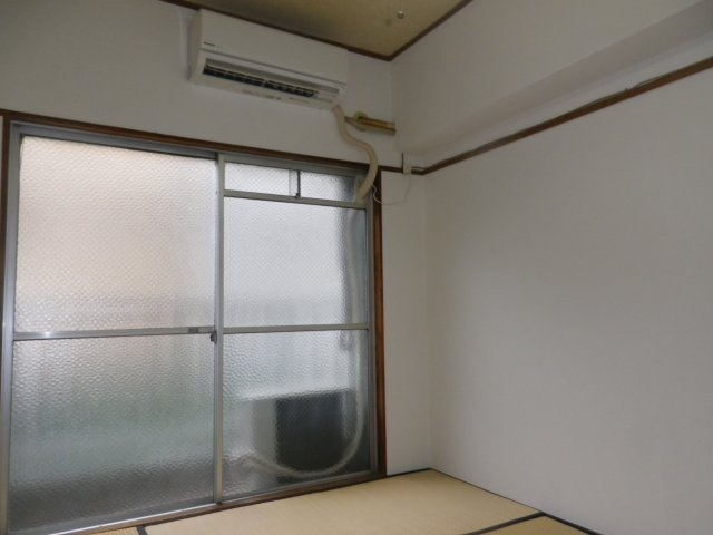 コーポ山吹の寝室|開放的な寝室です