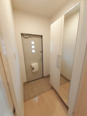 パークサイド合川弐番館の玄関
