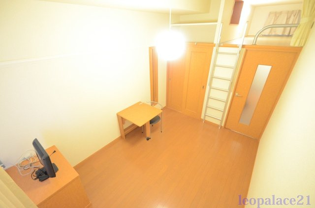 レオパレスセントラルトワードの居間・リビング