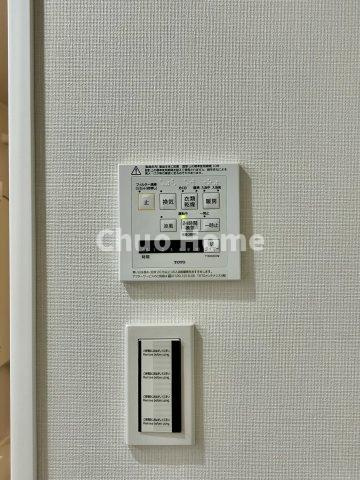 グランドハイツ田端の内装|【浴室乾燥機】暖房・冷風・換気・乾燥が可能です。毎日を快適に過ごせるうれしい機能が揃っています。雨の日の洗濯物も安心です。