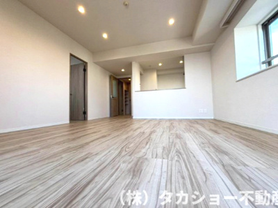 【居間・リビング】 | ライオンズステーションプラザ西千葉 | 家族が集まるリビングは明るく広々しております!!