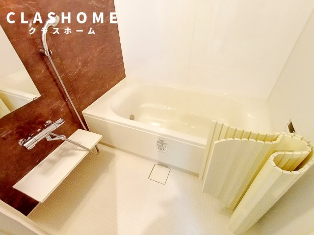ペンディオの浴室|同物件の別部屋になります。