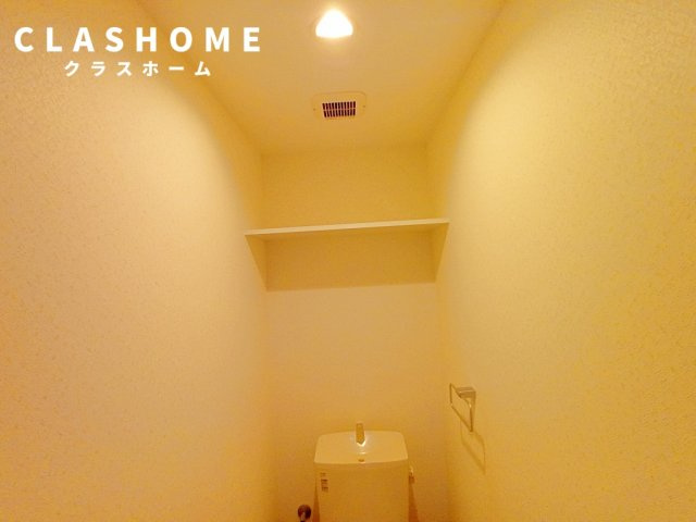 ペンディオのトイレ|同物件の別部屋になります。