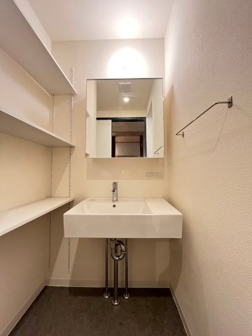 神戸1人親家庭支援住宅の洗面所