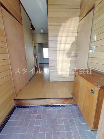 為当町貸家の玄関