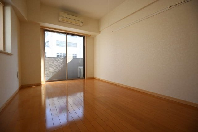 ティアラ大崎の洋室|落ち着いた色調の洋室です