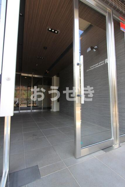 ラグジュアリーアパートメント横浜黄金町のエントランス